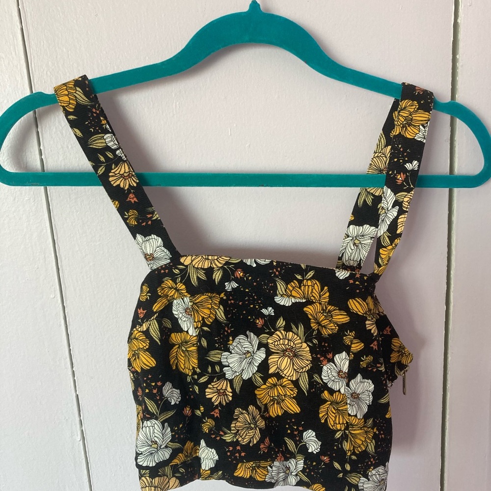 Floral cropped tank top